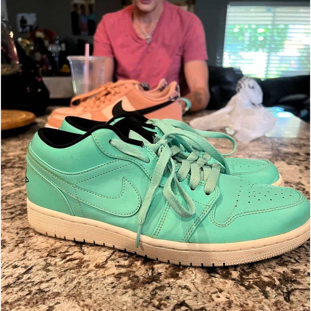 Nike Air Jordans men’s size 9 Tiffany blue slightly used
